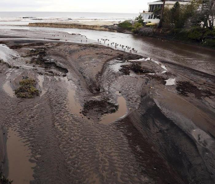 flooding and mud slides near homes homes in Ventura, California